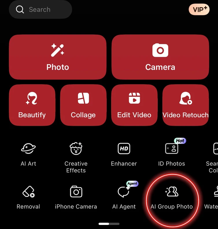 AI Group Photo on the Meitu home screen.